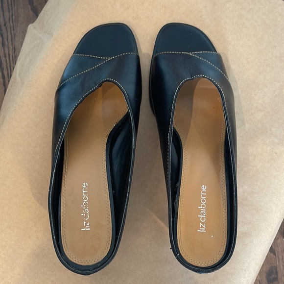 “Liz Claiborne”, black leather mule heels, size 9, barely worn. Chic! - Picture 4 of 8